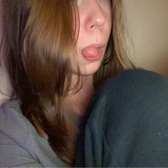 Meet your posher, Alivia - Picture 3 of 4